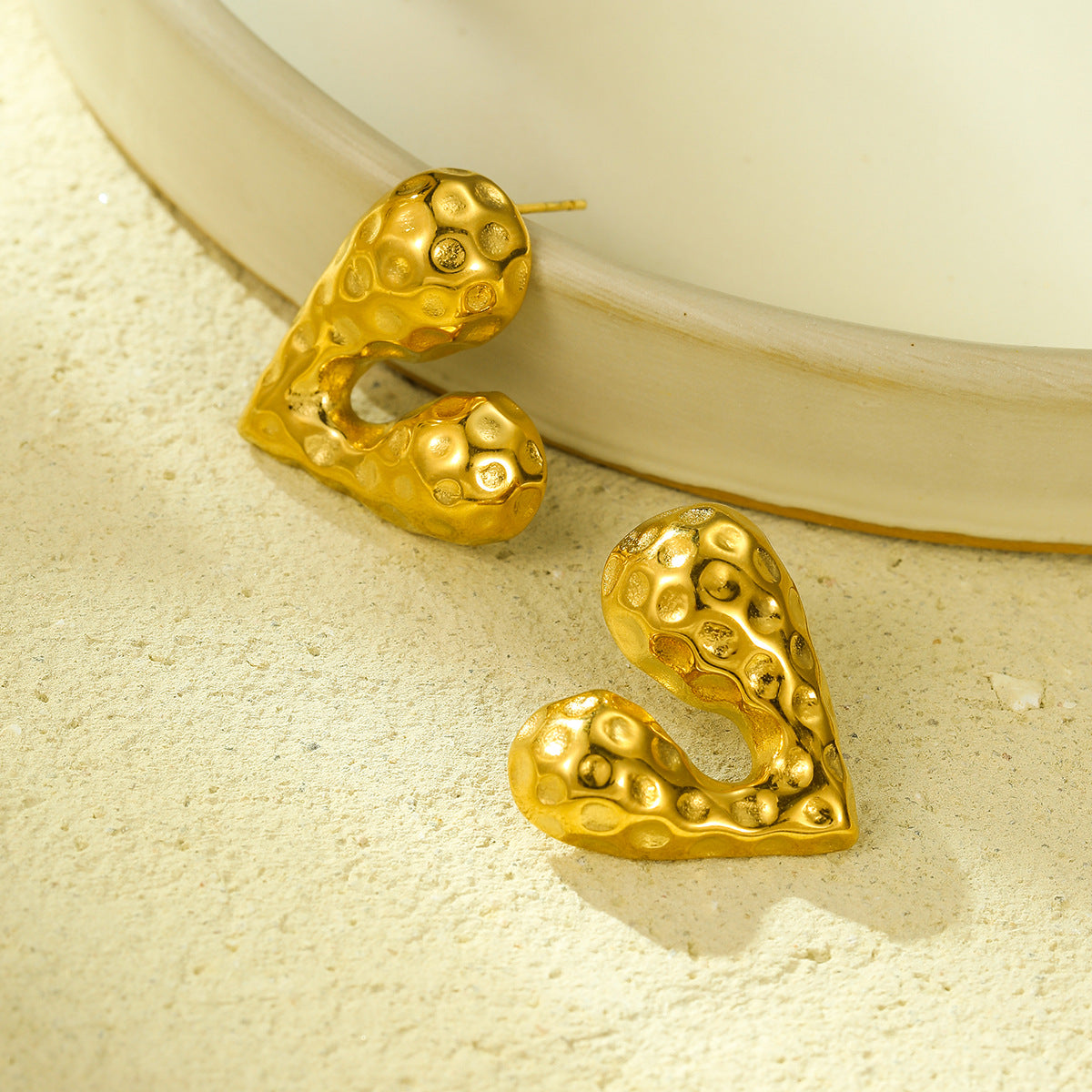 Pendientes de Corazón de Lunares Elegantes y Modernos de Acero de Titanio con Chapado en Oro de 18K para Mujer
