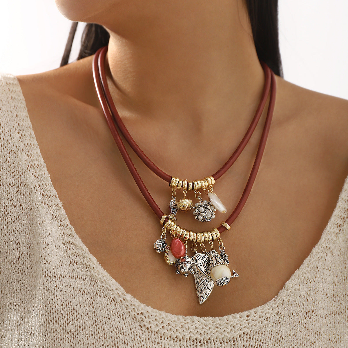 Collar Bohemio con Colgante Geométrico de Cordón de Cuero y Dijes de Aleación para Mujer