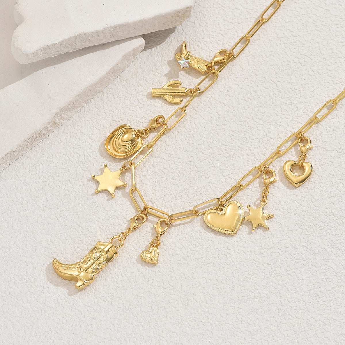 Collana con Pendente Geometrico Minimalista a Stella e Cuore da Donna in Lega di Zinco con Finitura Placcata, Catena a Clavicola Regolabile