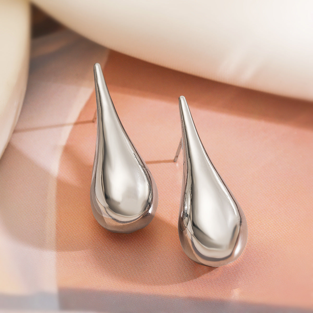 Orecchini a Cuore Geometrici Minimalisti in Rame con Placcatura in Oro 18K da Donna