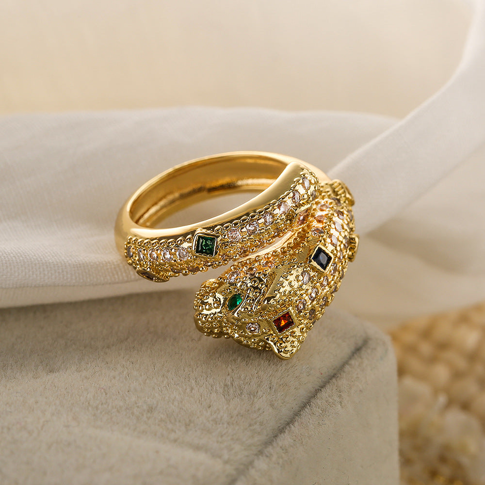 Anello da donna minimalista a forma di leopardo in rame con zirconia micro-pavé