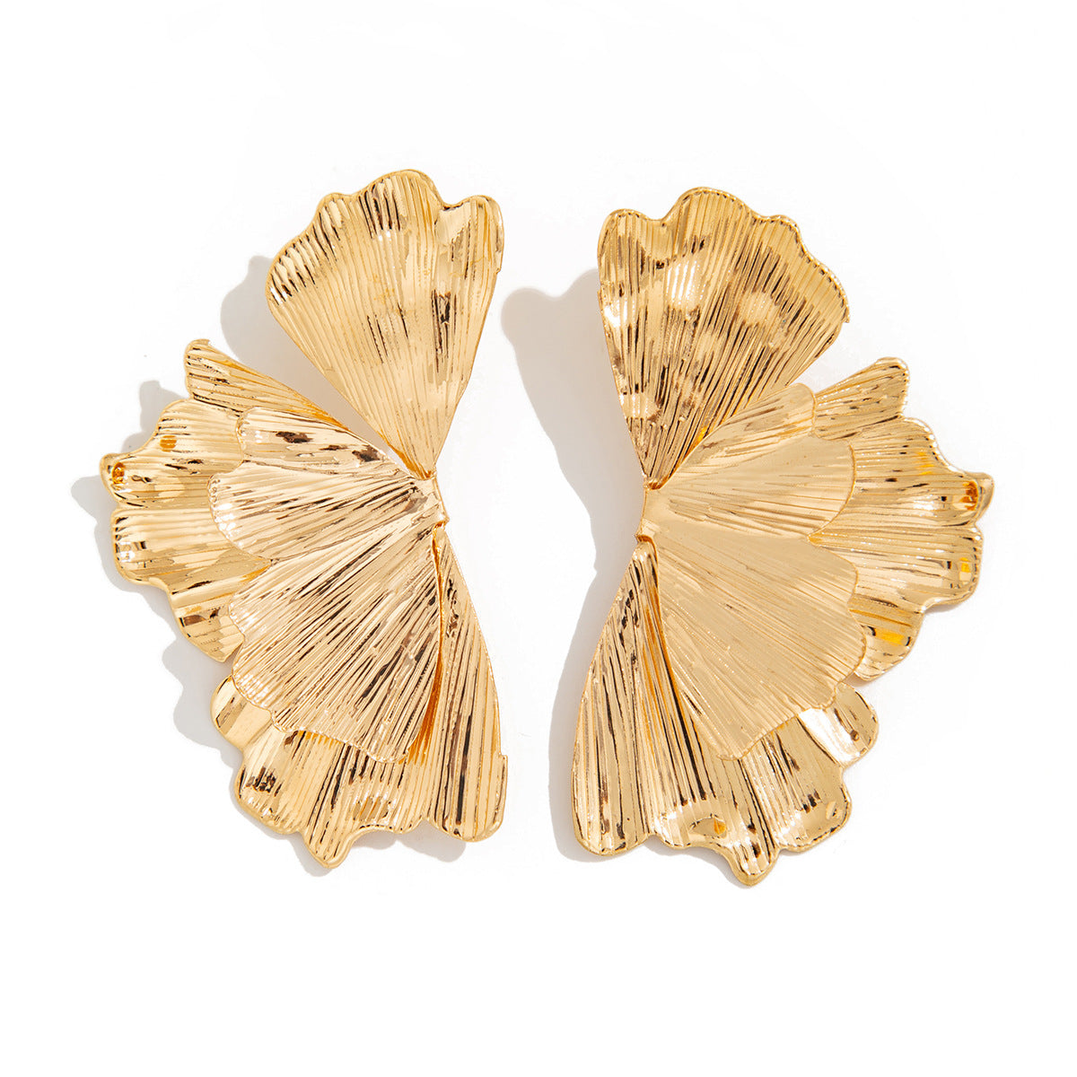 Pendientes de aleación de zinc con forma de lazo, estilo atrevido y chic, con acabado galvanizado y textura floral irregular tipo líquido.