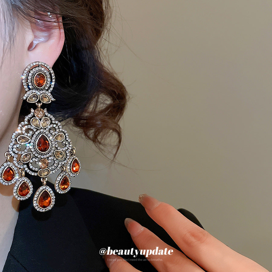 Orecchini pendenti geometrici stile vintage con intarsio in strass, base in lega e perni in acciaio inossidabile da donna