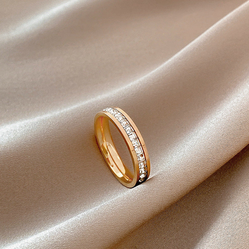Anello Minimalista Geometrico in Acciaio al Titanio con Zirconi per Uomo e Donna, Anello di Moda Placcato Sottovuoto