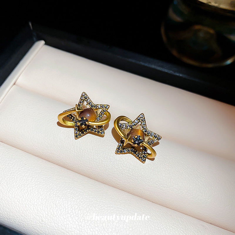 Pendientes de botón con diseño geométrico en forma de Saturno chapados en oro de estilo lujoso para mujer con incrustaciones de circonita y diseño minimalista elegante
