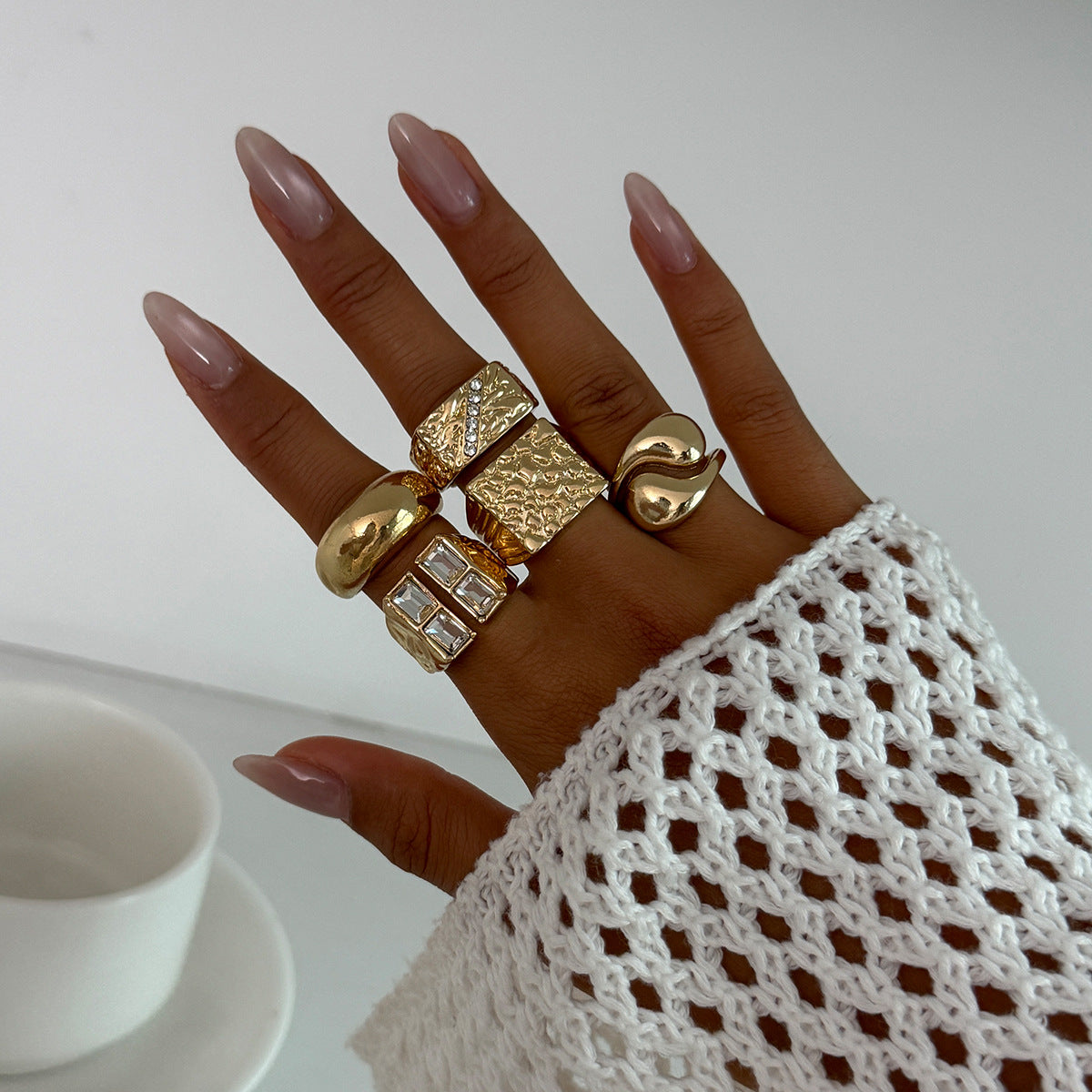 Vintage Elegant Geometric Hollow Rhinestone Inlay Alloy Plated Ring Set for Women