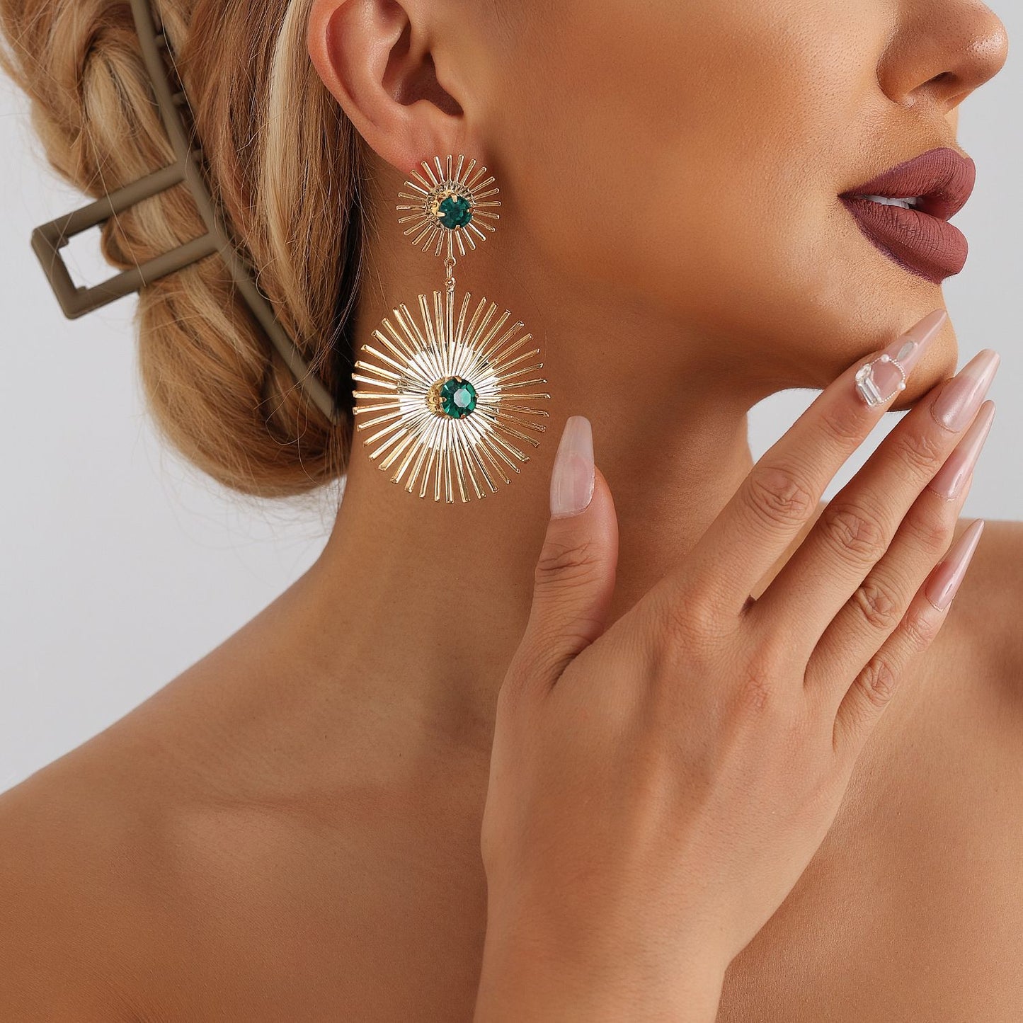 Retro Geometric Metal Stud Earrings with Rhinestone Accents and Plated Finish