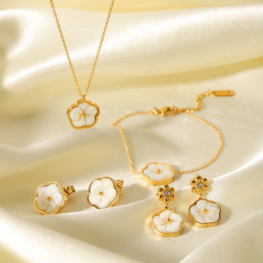 Collana floreale minimalista in acciaio inossidabile da donna con pendente intarsiato in zircone e madreperla su catena a maglie incrociate