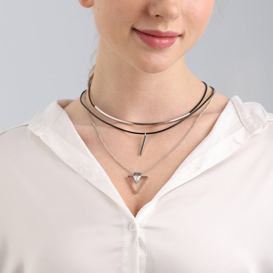 Collana con ciondolo a triangolo geometrico in zircone da donna con catena in lega e finitura galvanica, collana a clavicola multistrato