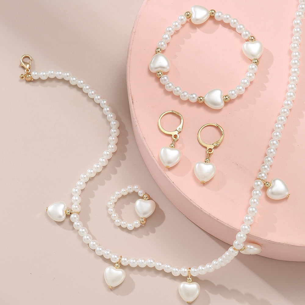 Set collana per bambini minimalista con cuore e farfalla in perle, design con perline e catena a sfere rotonde