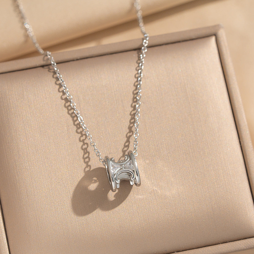 Collar Minimalista con Colgante de Ola y Geométrico para Mujer en Acero de Titanio con Chapado en Oro de 18K, Cadena Hipoalergénica para Clavícula con Motivos de Corazón y Lazo