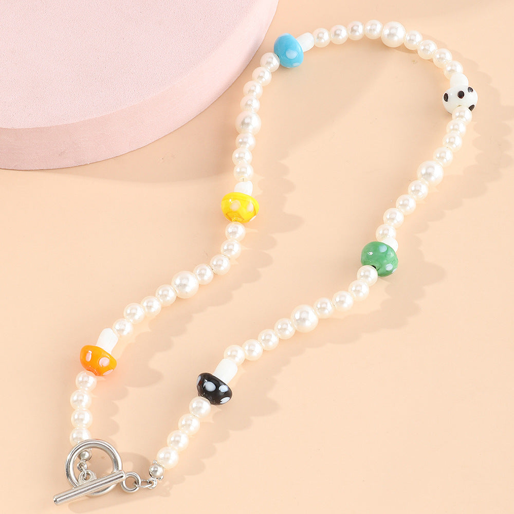 Collana in resina a forma di fungo cartone animato per bambini con chiusura ad anello minimalista e catenina di perline