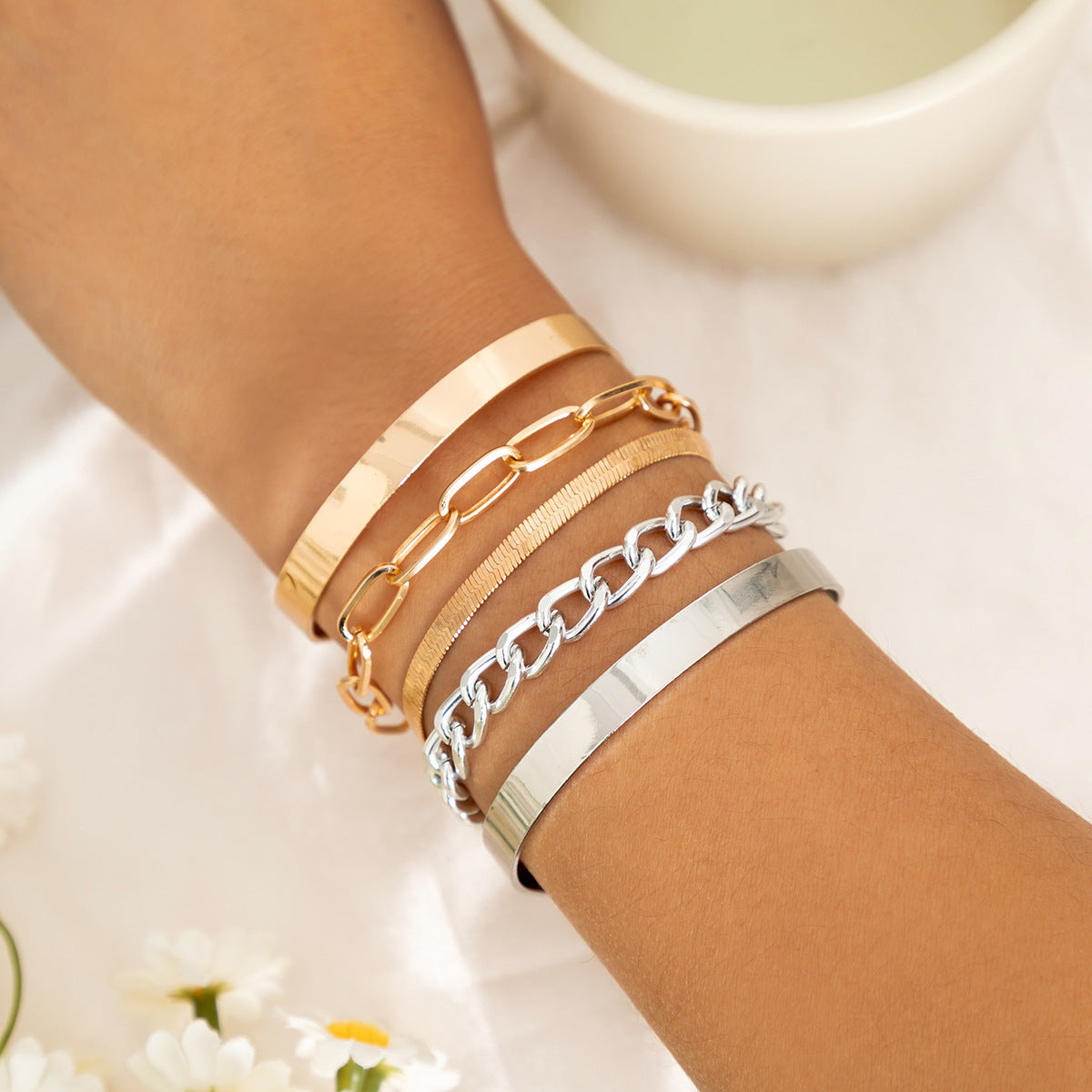Set di braccialetti impilabili da donna in lega placcata, geometrici audaci e attorcigliati