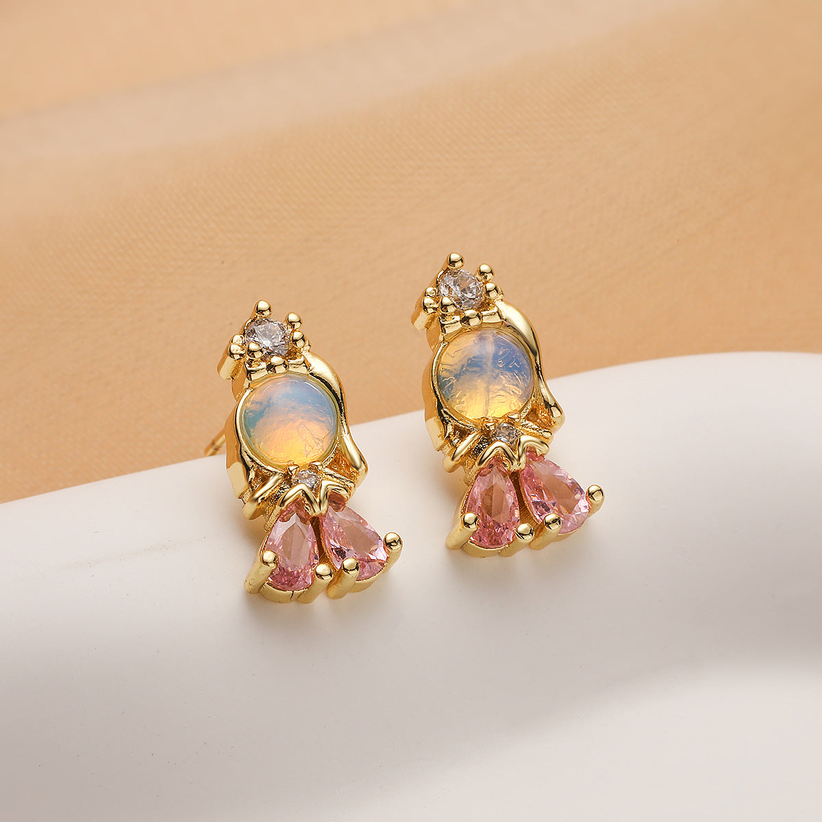 Orecchini Minimalisti Geometrici in Rame con Placcatura in Oro 18K e Zirconia Cubica da Donna