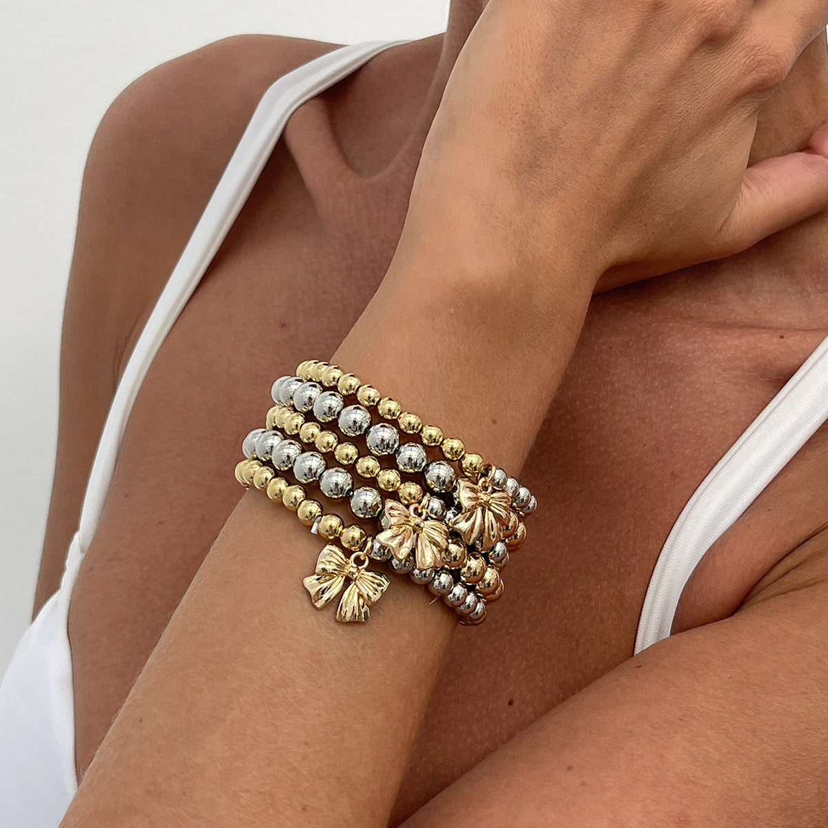 Pulsera con borlas en forma de lazo estilo Ins con diseño de capas en bloques de color para mujer en aleación con acabado galvanizado