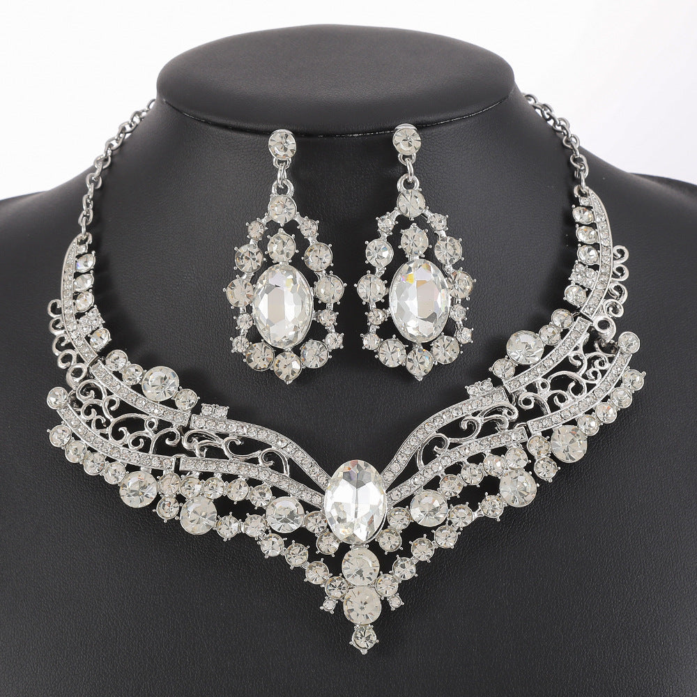 Elegant Floral Pattern Alloy Pendant Necklace Set with Rhinestone Inlay and Plated Finish for Women, O-Chain V-Neckline Design