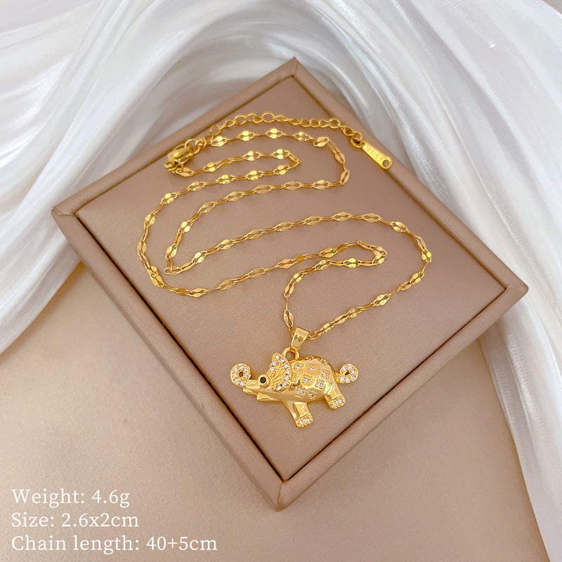Collana con Pendente Elefante Minimalista in Acciaio al Titanio con Intarsio di Strass, Design Geometrico, Delicata Catenina per Donna e Uomo