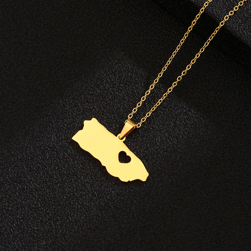 Collana pendente a cuore cavo alla moda da donna in acciaio al titanio placcato oro su catena a O