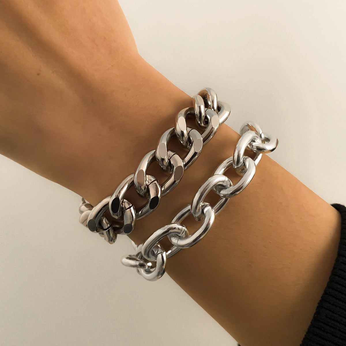 Bracciale rigido a polsino da donna in alluminio geometrico stile Punk con audace catena a maglie cave