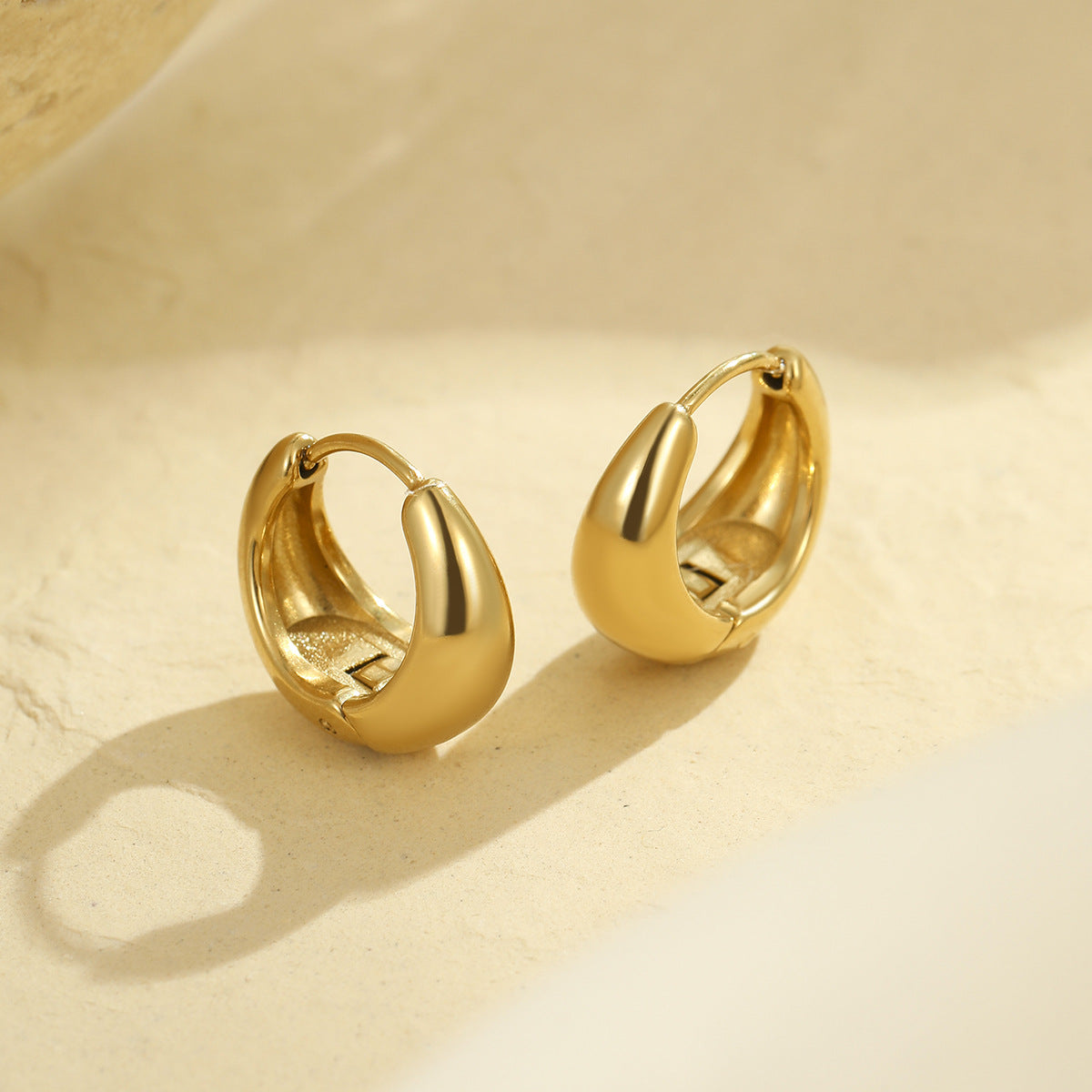 Minimalist Geometric Stainless Steel Ear Cuffs with Plating Finish for Women Fashion Earrings