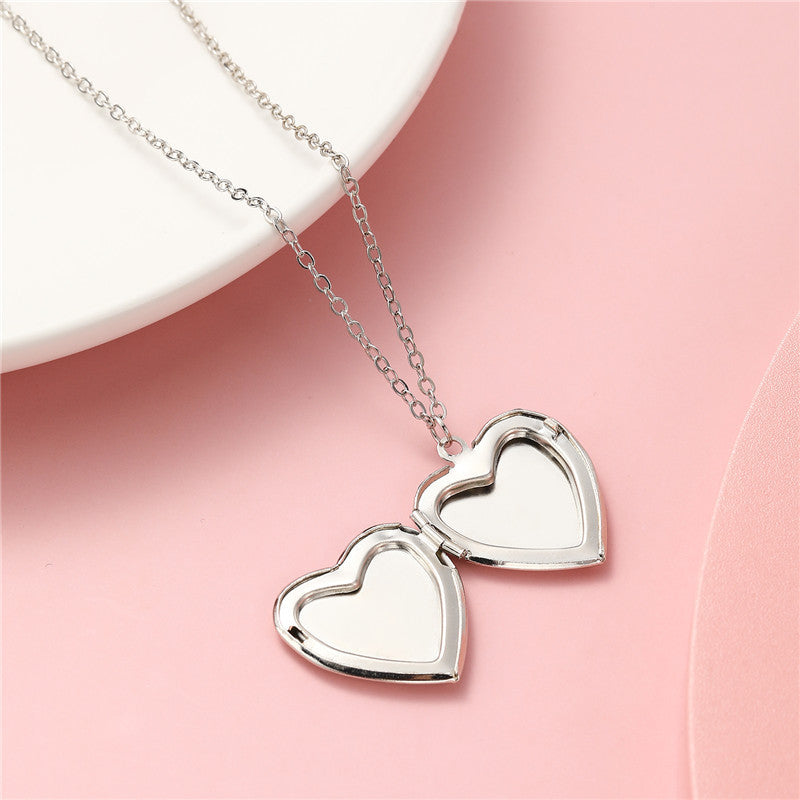 Collana con ciondolo a forma di cuore in lega in stile cartone animato con finitura smaltata per bambini, con apertura a cornice riempita di glitter rosa
