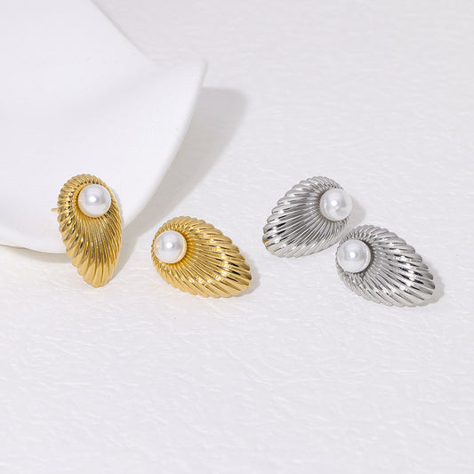 Eleganti orecchini a lobo in acciaio al titanio, stile vintage francese, con perle simulate e placcatura in oro 18 carati per donna