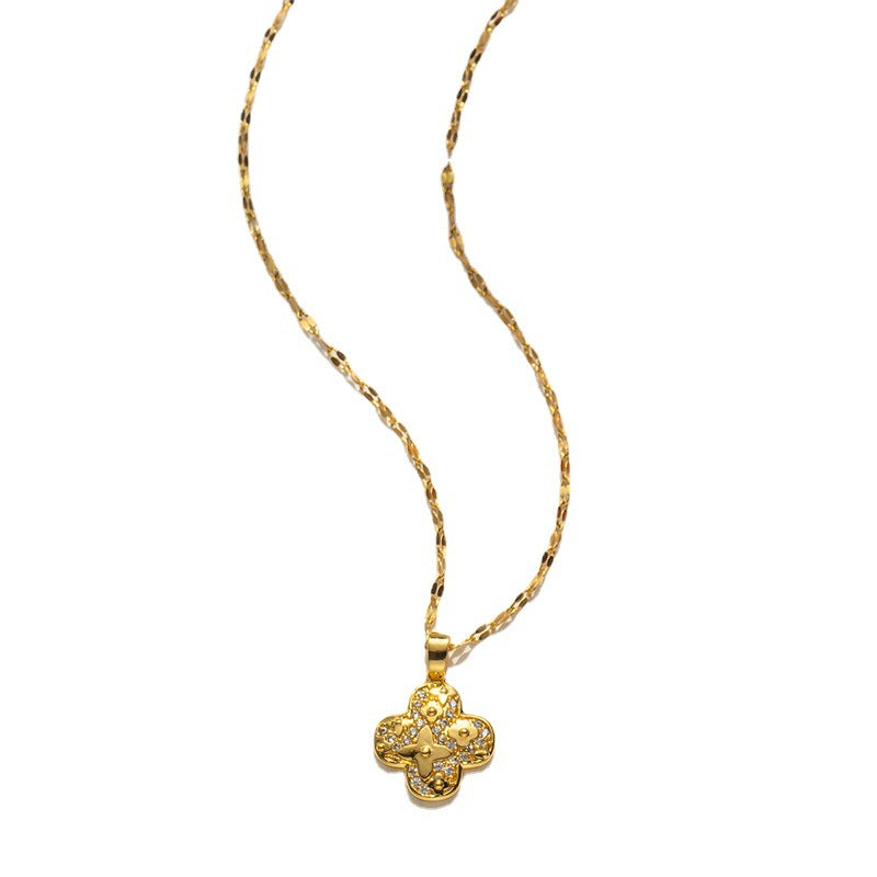 Luxury Minimalist Four-Leaf Clover Pendant Necklace for Women in Titanium Steel with Rhinestone Inlay on Wavy Chain