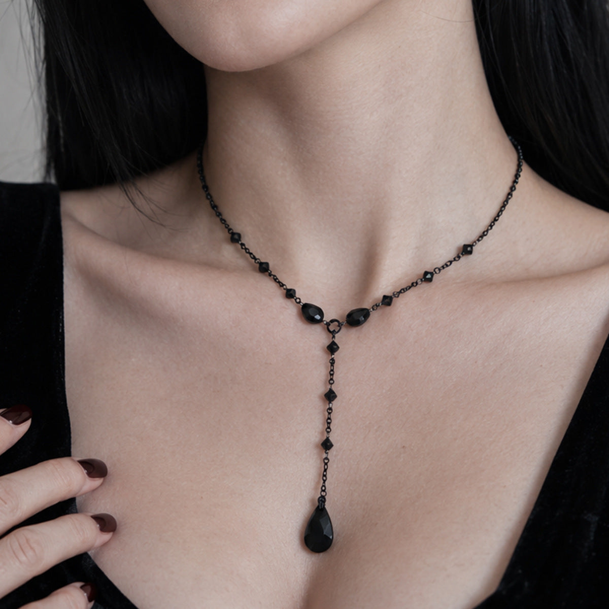 Vintage Gothic Teardrop Rhinestone Pendant Plated Alloy Choker Necklace with Tassel for Women