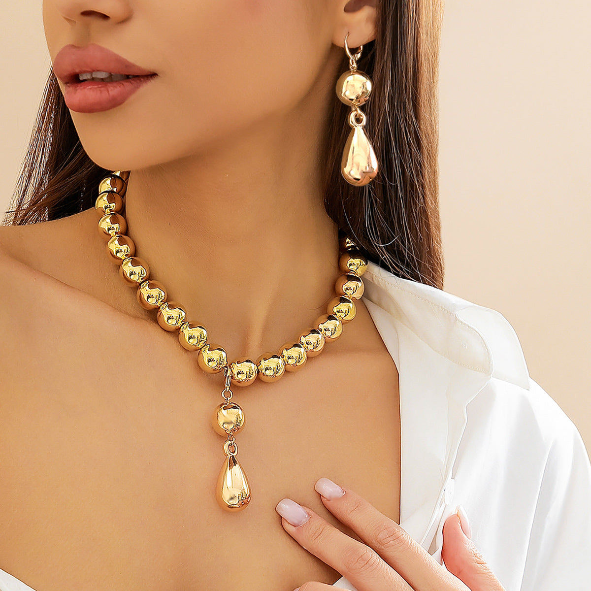 Collar Gargantilla Minimalista Geométrico con Colgante de Lágrima para Mujer con Acabado de Metal Galvanizado y Cuentas de Plástico