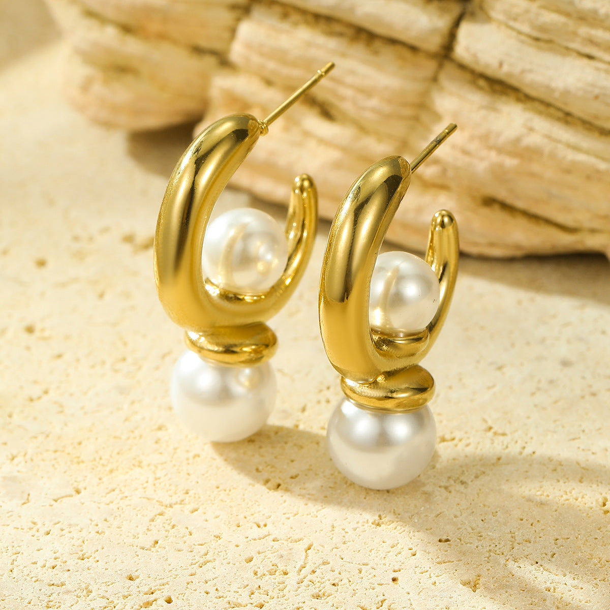Orecchini da donna minimalisti a forma di C irregolare con perle, in acciaio inossidabile placcato oro