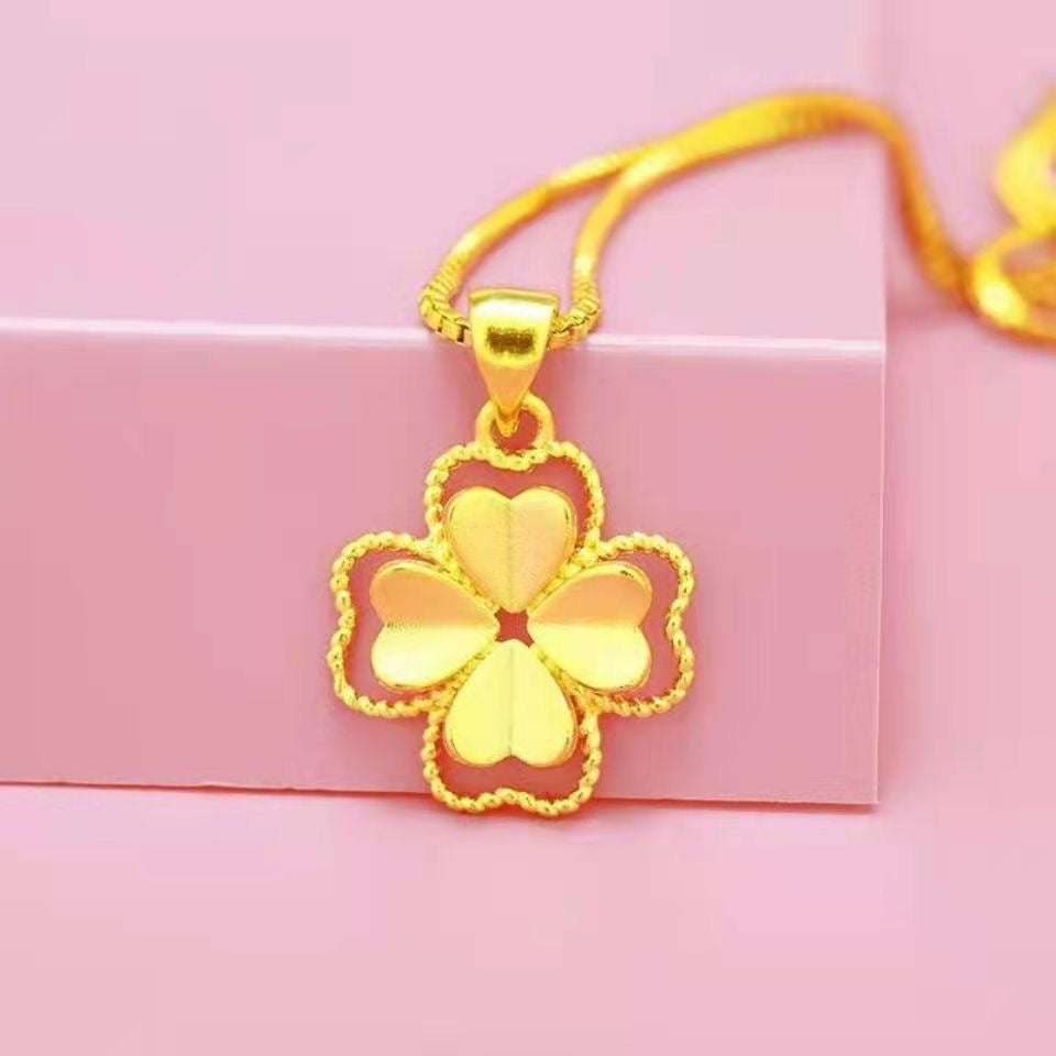 Collana da donna con ciondolo a cuore e quadrifoglio in acciaio al titanio placcato oro 18 carati