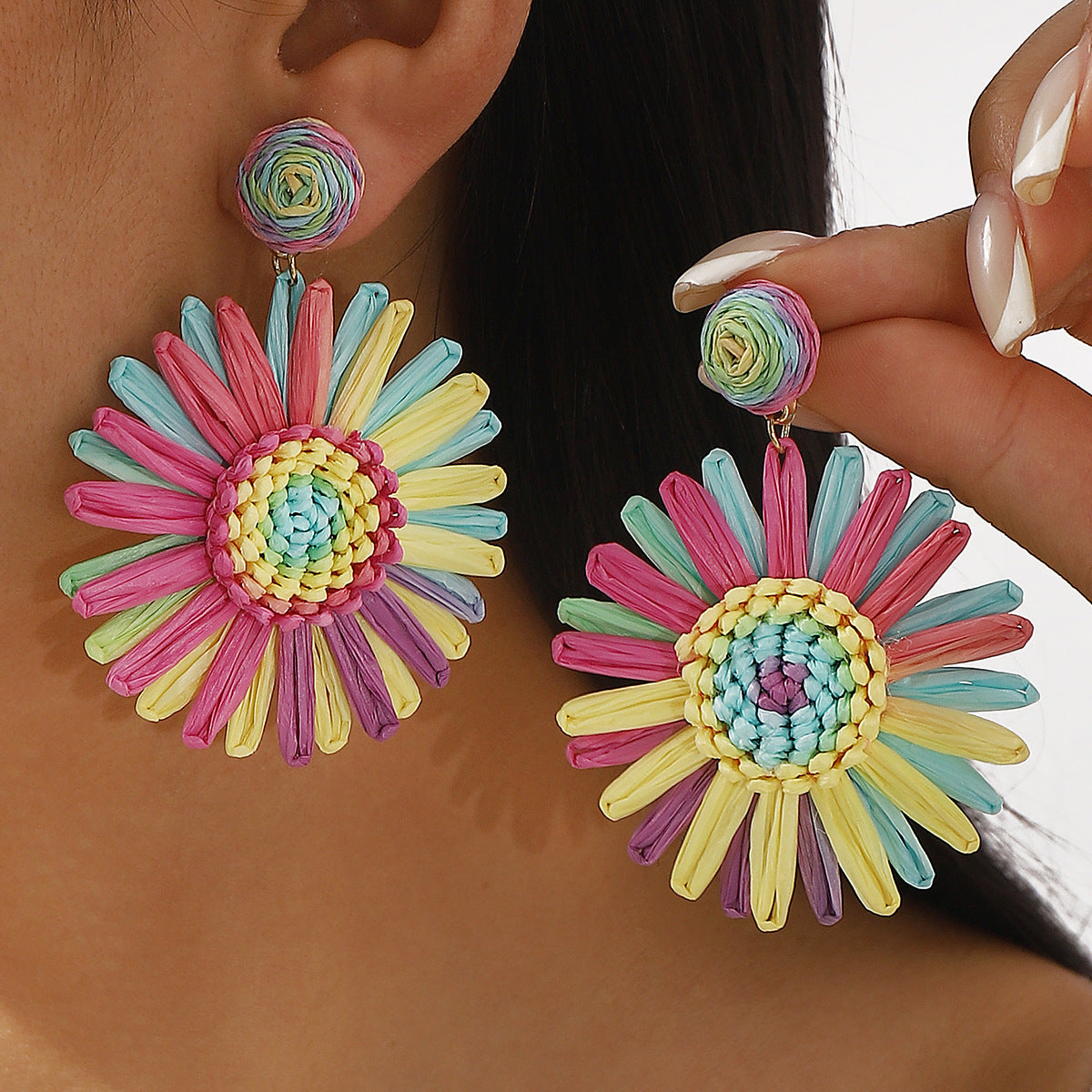 Orecchini Bohémien Girasole da Donna con Base in Lega e Dettagli in Rafia, Design Floreale Artigianale, Stile Fresco e Dolce