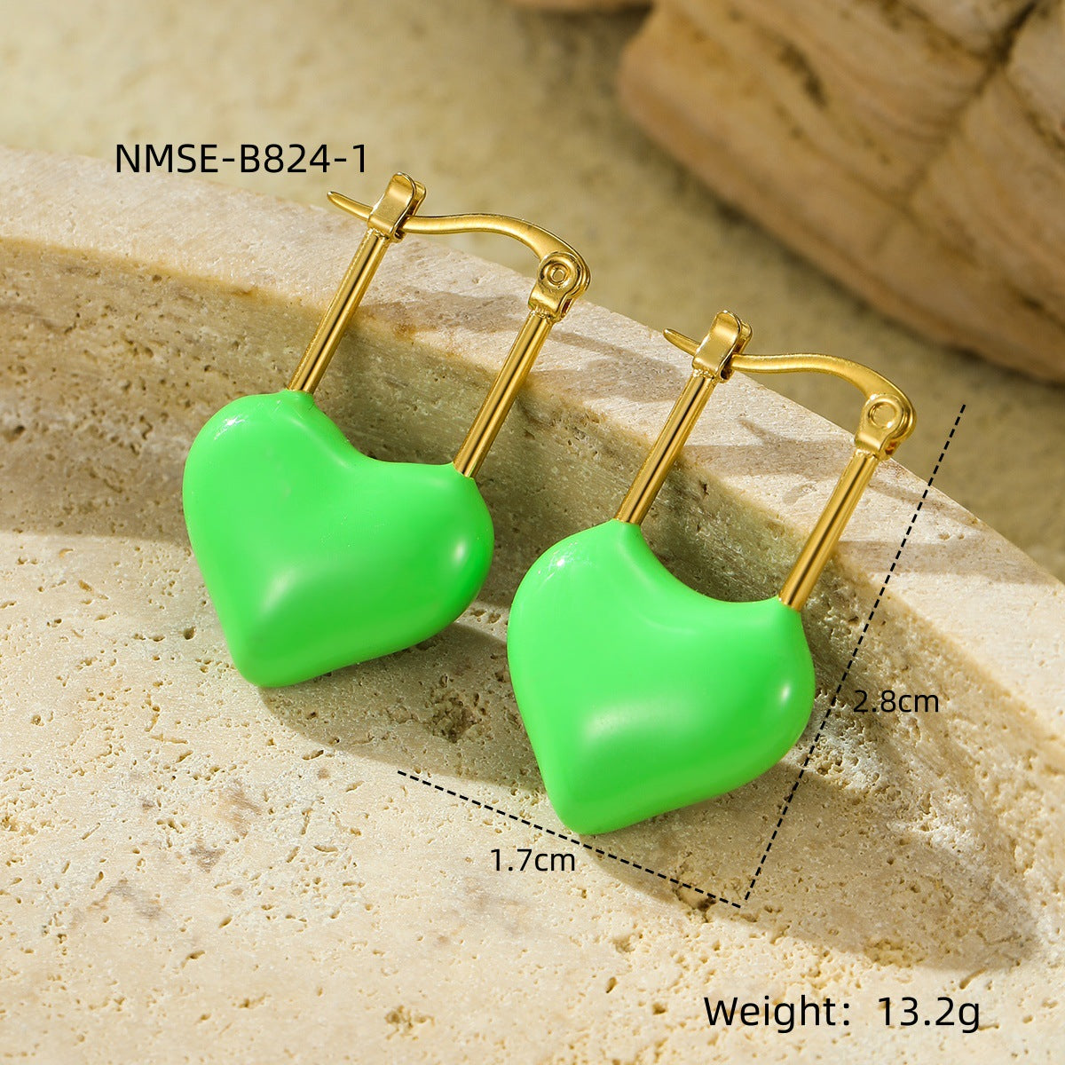 Orecchini a perno da donna in acciaio inossidabile placcato oro 18 carati e smalto a forma di cuore in stile vintage