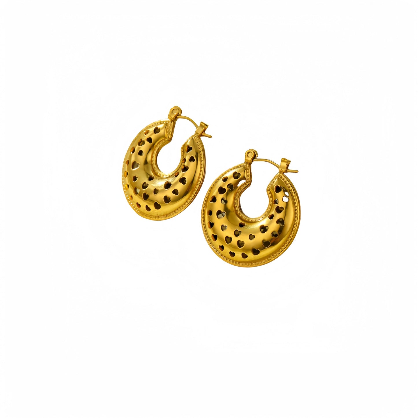 Pendientes de acero de titanio con forma de corazón hueco de estilo vintage para mujer con acabado chapado y diseño en forma de C