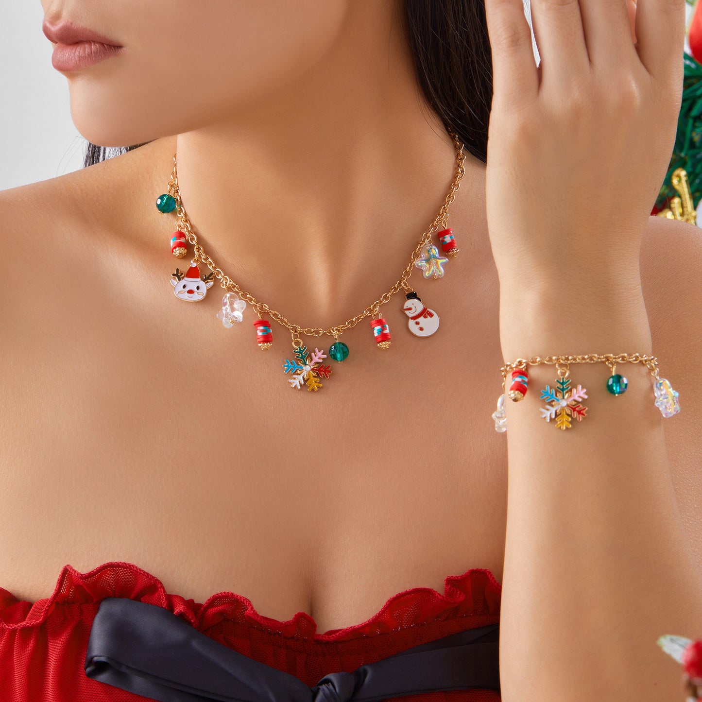 Fashion Christmas Tree Snowflake Santa Claus Pendant Necklace and Bracelet Set for Women with Alloy Construction and Electroplated Finish