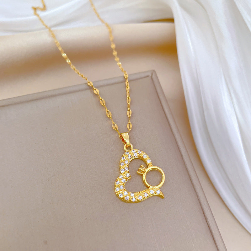 Collana con ciondolo a cuore in acciaio al titanio di lusso con intarsio completo di strass per donna, catena regolabile in acciaio al titanio, gioielli eleganti per la clavicola
