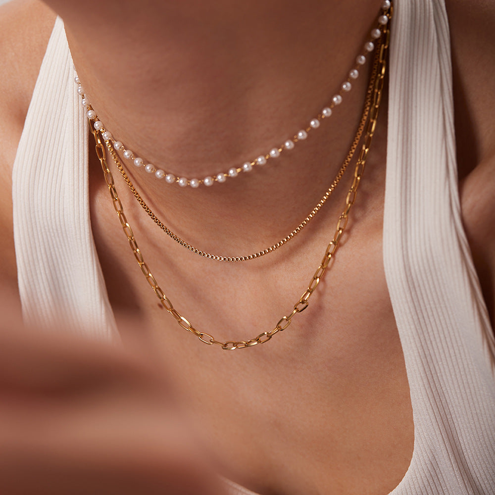 Collana alla Moda da Donna a Tre Strati in Acciaio Inossidabile Placcato Oro 18K con Piccola Perla e Catenina a Bambù