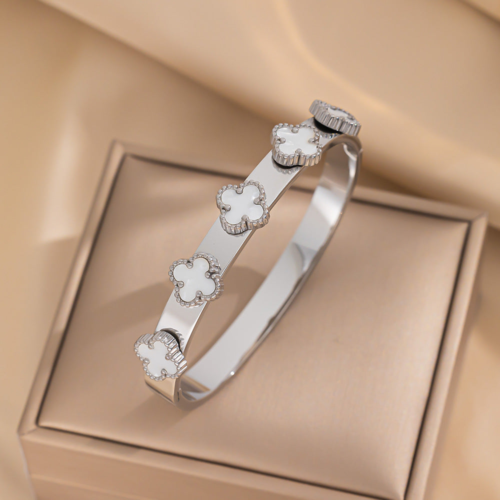 Elegante Bracciale da Donna in Acciaio Inossidabile a Forma di Trifoglio con Placcatura in Oro 18K, Ipoallergenico e Resistente allo Sbiadimento