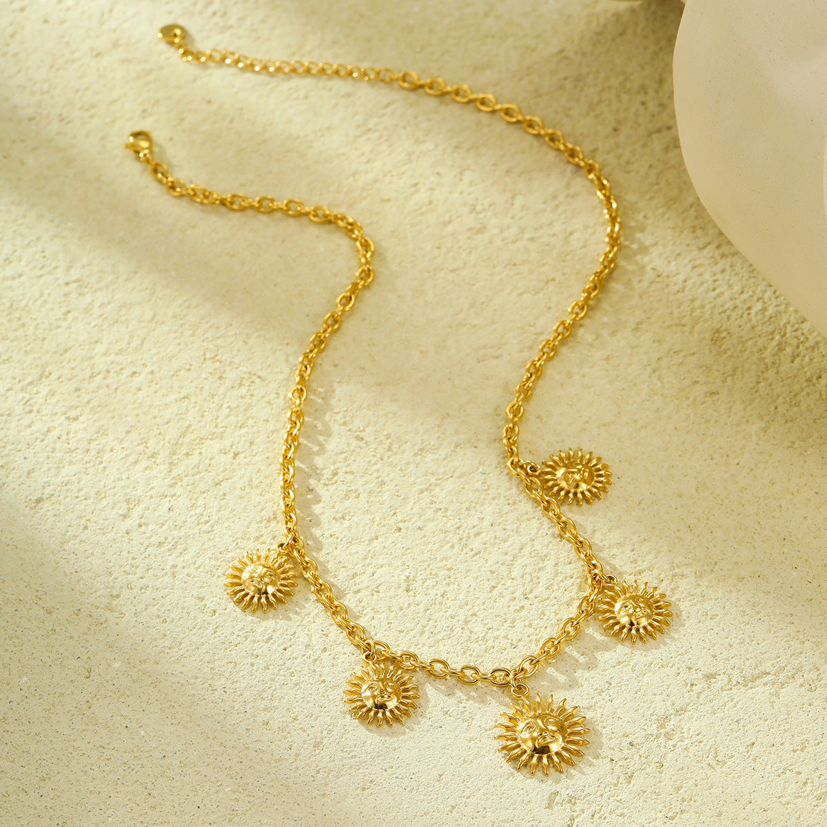 Collana con Ciondolo Girasole alla Moda da Donna in Acciaio Inossidabile con Finitura Placcata, Delicata Catena per Clavicole
