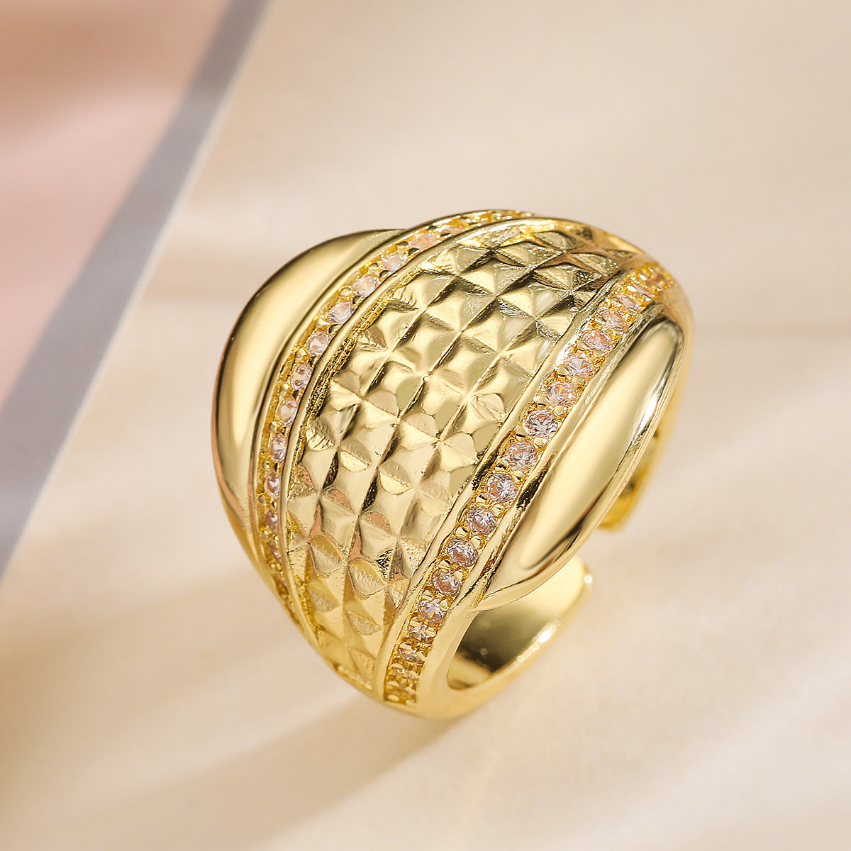 Anello da donna minimalista geometrico vintage aperto in rame placcato oro 18K con zirconi micro-incastonati