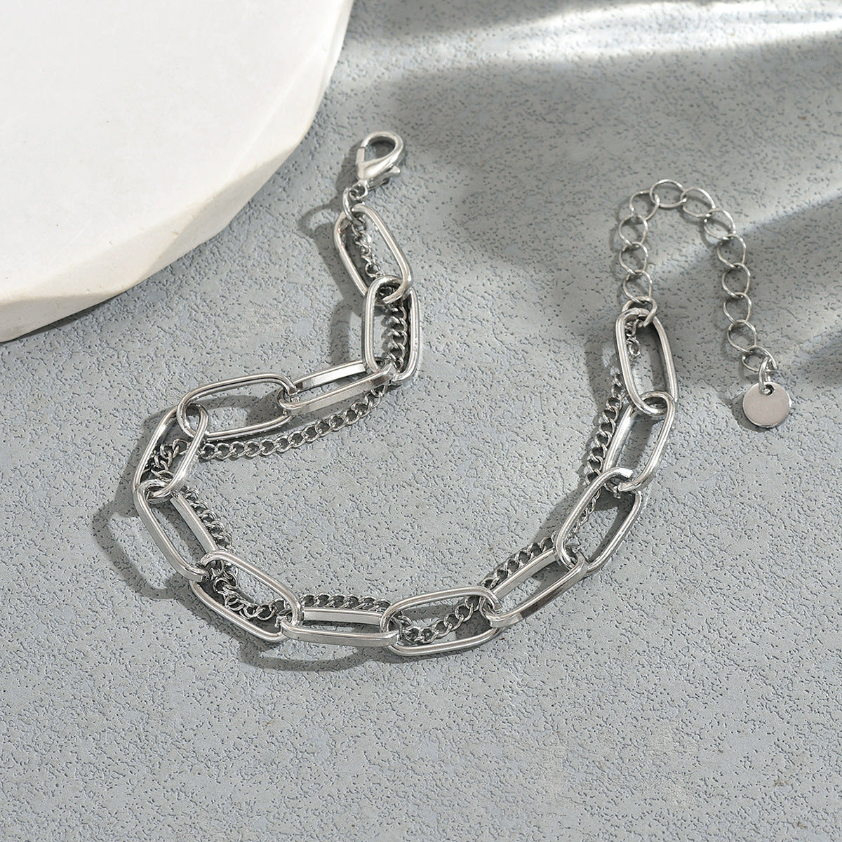 Bracciale da donna a doppio strato in lega di zinco geometrico minimalista con finitura placcata