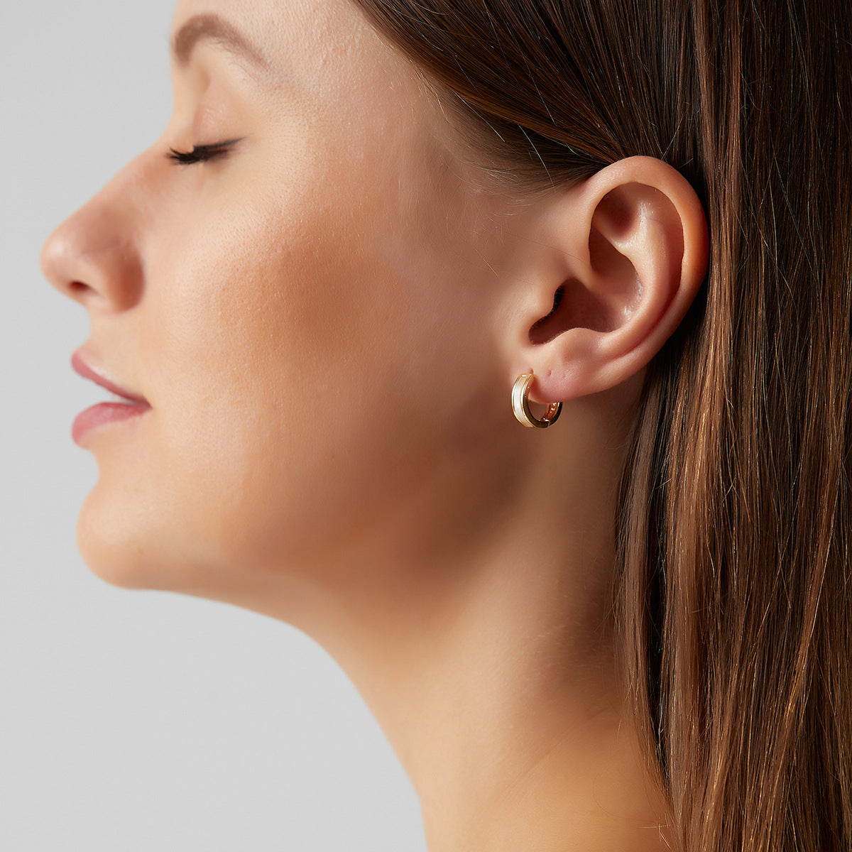 Pendientes Geométricos Minimalistas de Latón para Mujer con Acabado Galvanizado y Estilo Contemporáneo de Oficina