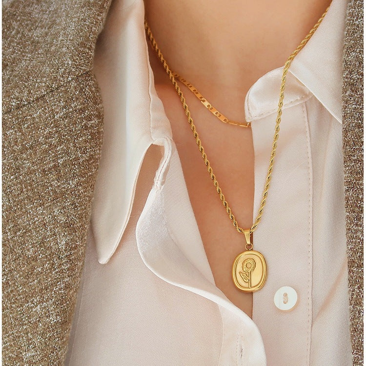 Collana Pendente Girasole Vintage da Donna in Acciaio al Titanio con Placcatura in Oro 18K, Catena Attorcigliata, Design Floreale, Pezzo Lusso Leggero da Stratificare