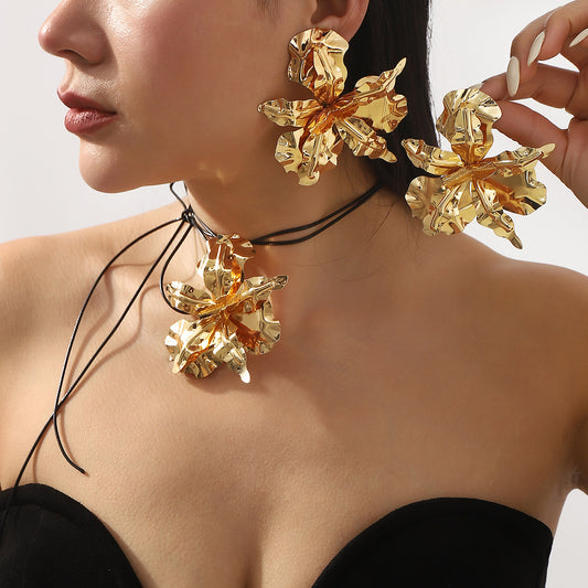 Luxury Floral Design Pendant Necklace with Black Wax Cord and Electroplated Iron for Women