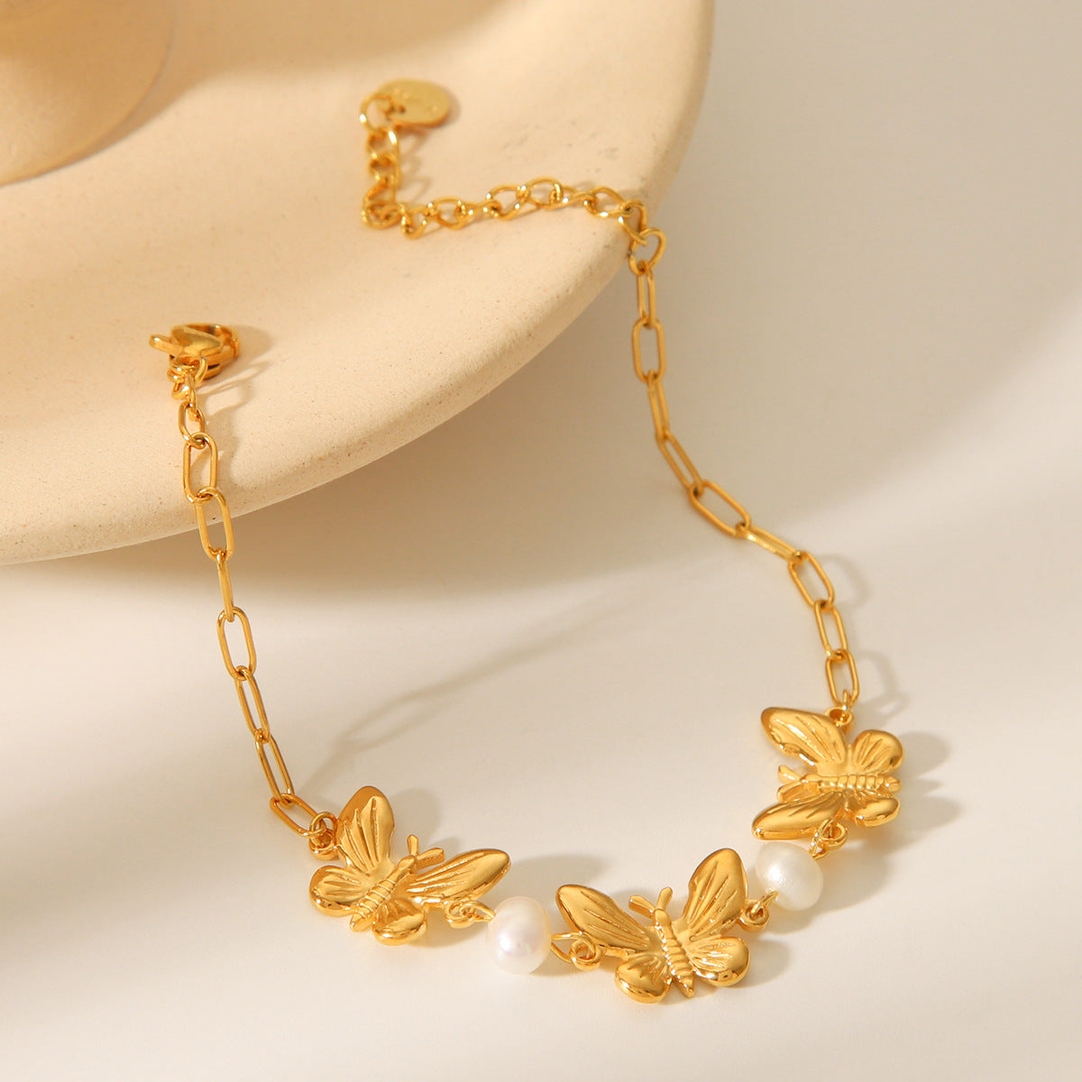 Fashionable 18K Gold Plated Stainless Steel Butterfly Pearl Bracelet for Women