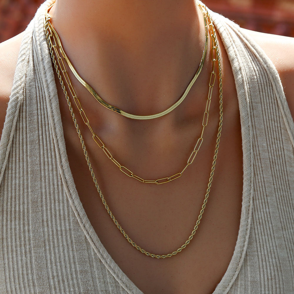 Elegante collar de acero inoxidable con colgante geométrico para mujer con acabado chapado