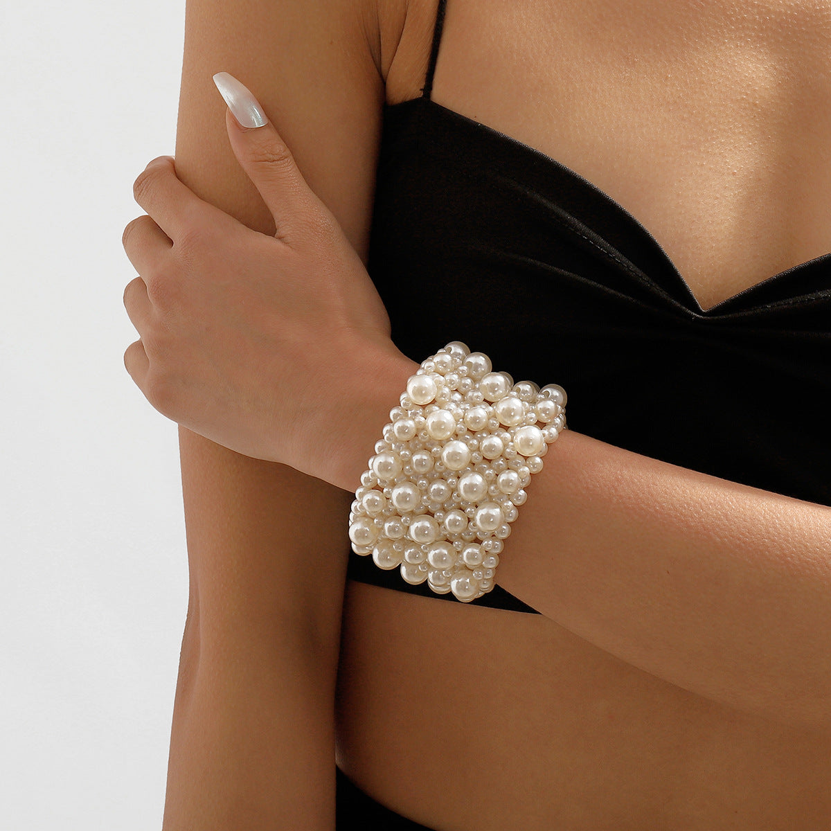 Pulsera de perlas geométrica dulce-atrevida para mujer con diseño elástico de varias filas y acabado chapado