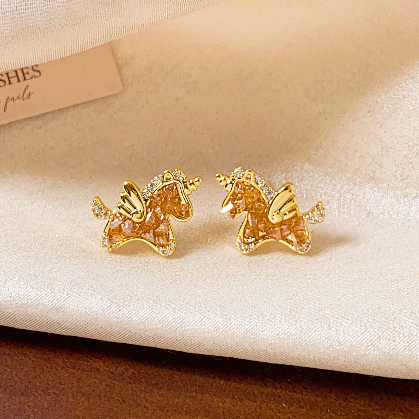Orecchini a perno di cavallo in Argento 925 placcato Oro 18K di Lusso con Zirconia Cubica e Cristallo