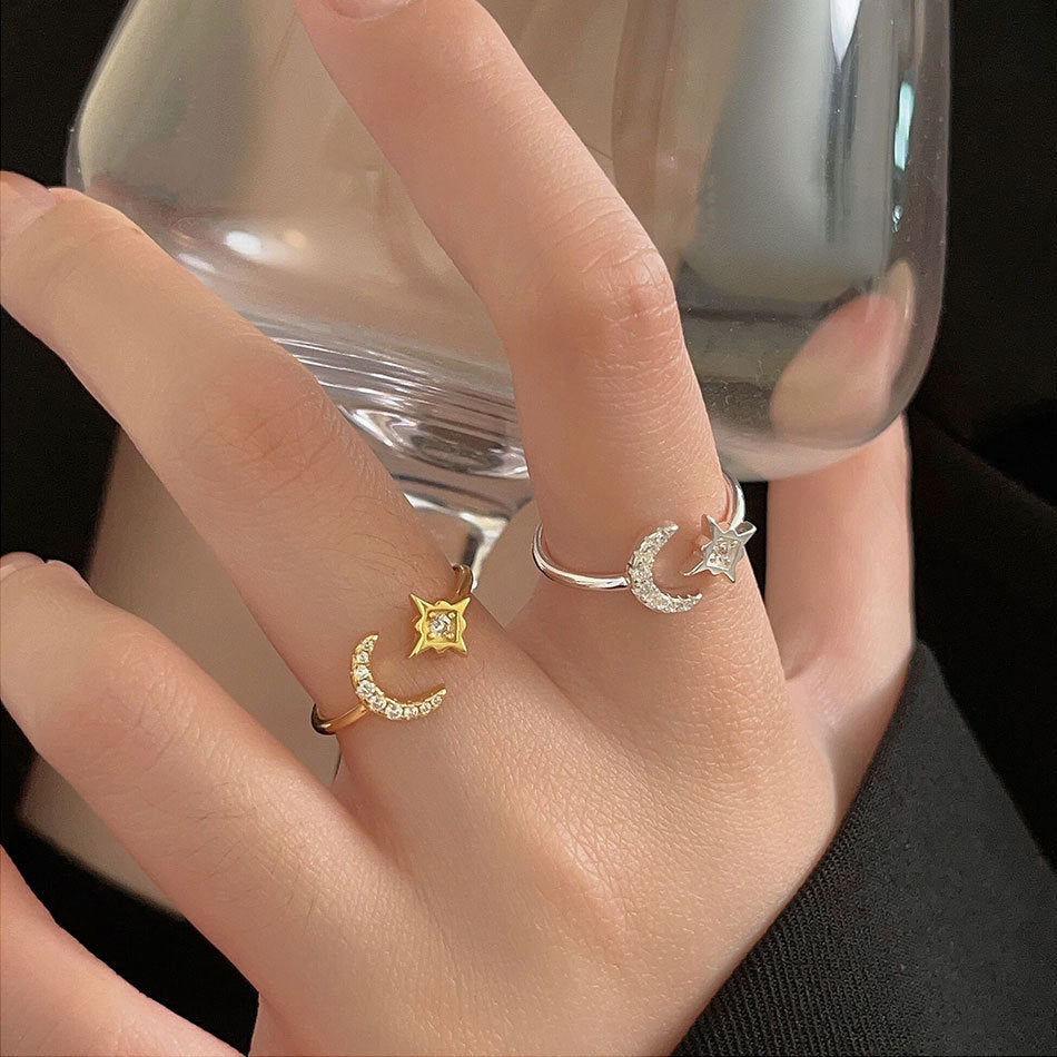 Anello minimalista a stella e luna da donna in argento sterling 925 con strass micro-pavé e finitura placcata