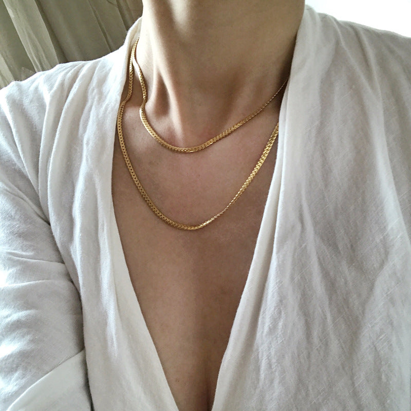 Collar Minimalista de Cadena de Látigo para Hip-Hop de Tono Frío en Acero de Titanio con Chapado en Oro para Mujeres y Hombres